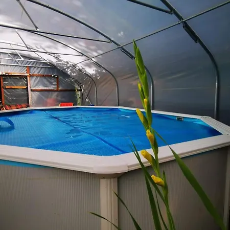 Private Basic Caravan Farm stay