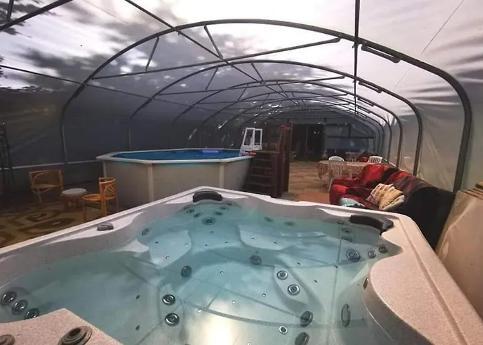 Фермерский дом Private Basic Caravan Saint-Michel-de-Montjoie